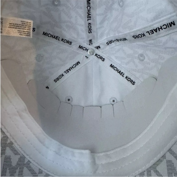 New With Tags Michael Kors White and Gray Monogram Hat - Picture 3 of 5